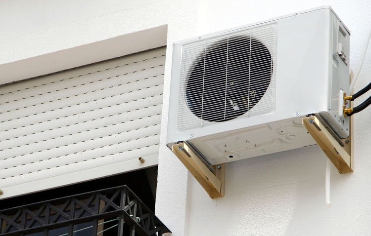 Una ordenanza municipal regulará los lugares de Utrera en los que podrá instalarse aparatos de aire acondicionado