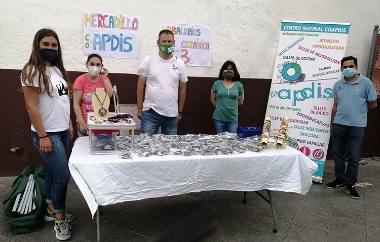 Los miembros del taller de cerámica de Apdis ofrecen su trabajo para lograr fondos y caminar hacia la inclusión total