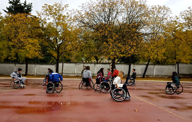 Apdis organiza un programa de sensibilización y deporte inclusivo en centros escolares de Utrera