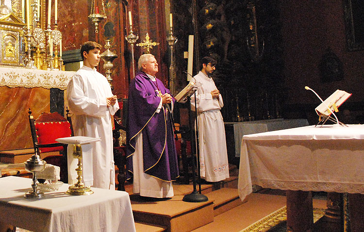Los oficios religiosos de la Semana Santa de Utrera, disponibles a través de la televisión