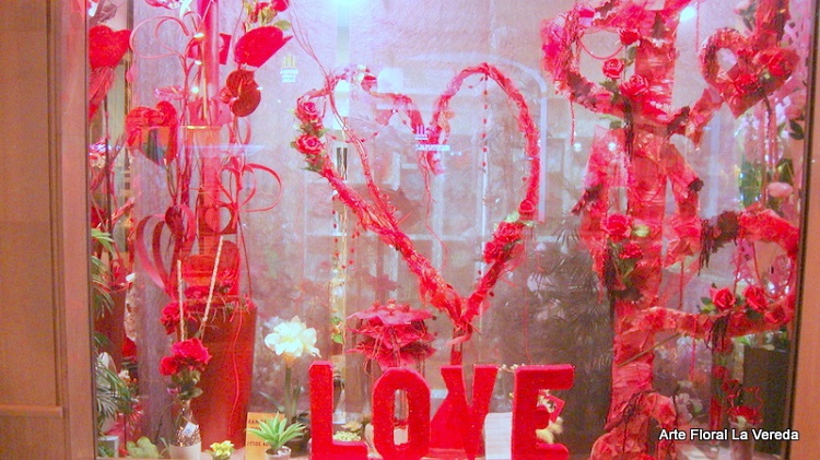 arte floral vereda escaparate san valentin