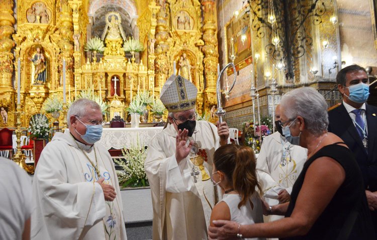 «La patrona de Utrera nos evoca el consuelo y la esperanza que tanto necesitamos» [GALERÍA]