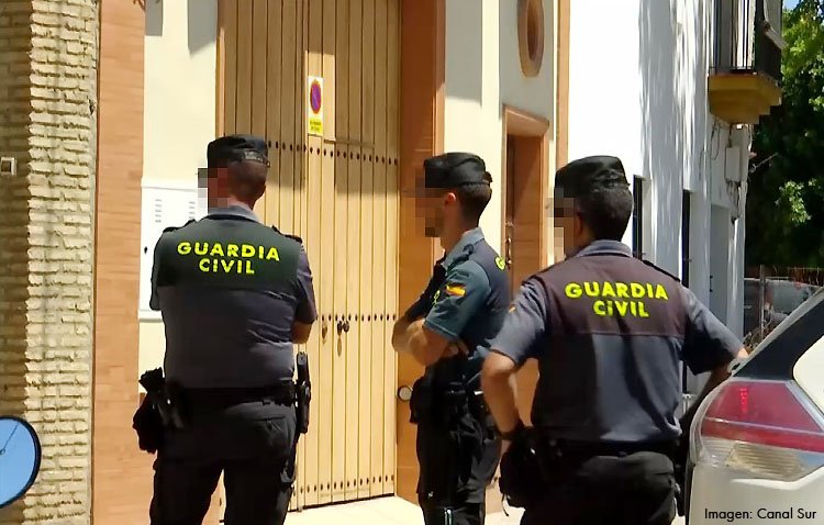 La Guardia Civil sospecha que el detenido quiso huir a Italia y que pudo asesinar a la joven tras saber que tenía una nueva pareja