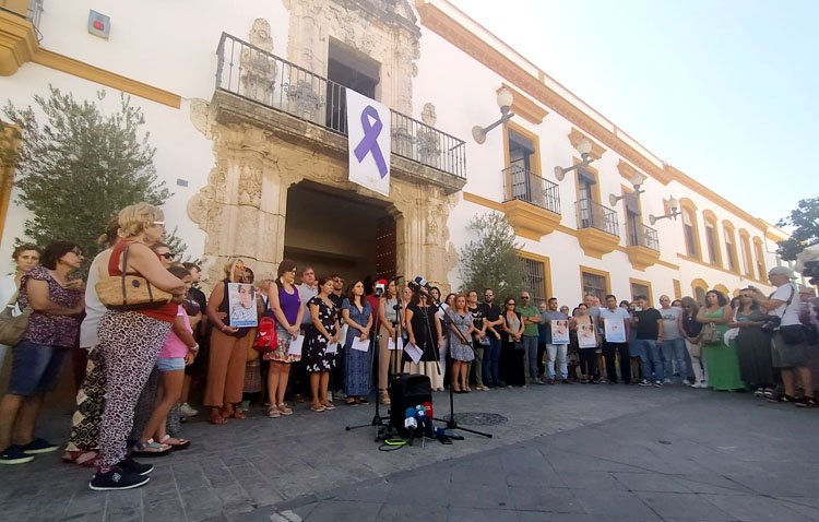 Utrera se echa a la calle para condenar el asesinato de Erica Vanessa