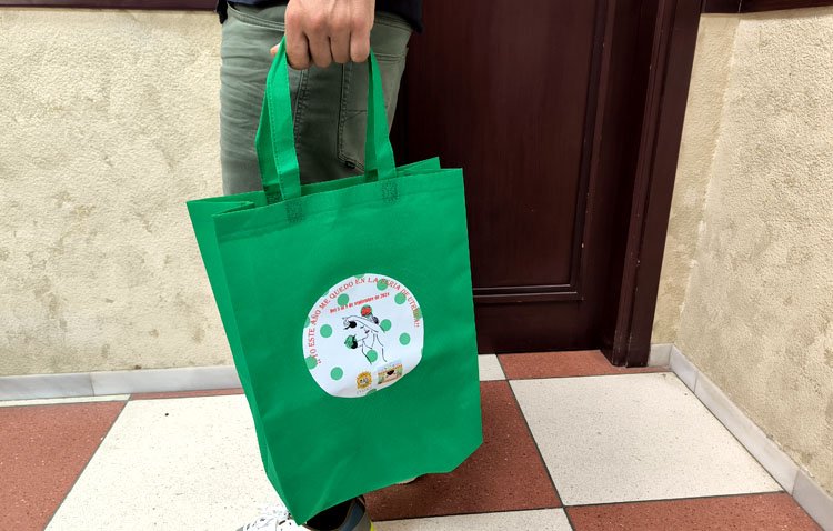 Una campaña de la asociación de casetas invita a quedarse en Utrera para disfrutar de la Feria de Consolación