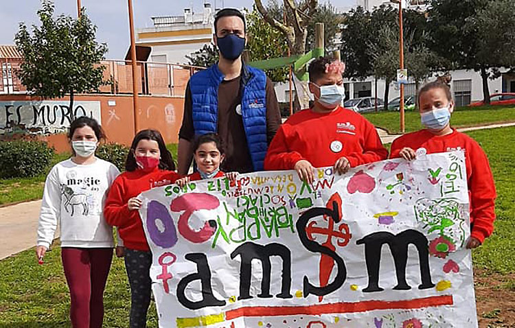 La asociación de mujeres «Santiago el Mayor» cumple dos décadas trabajando a favor de las familias más vulnerables