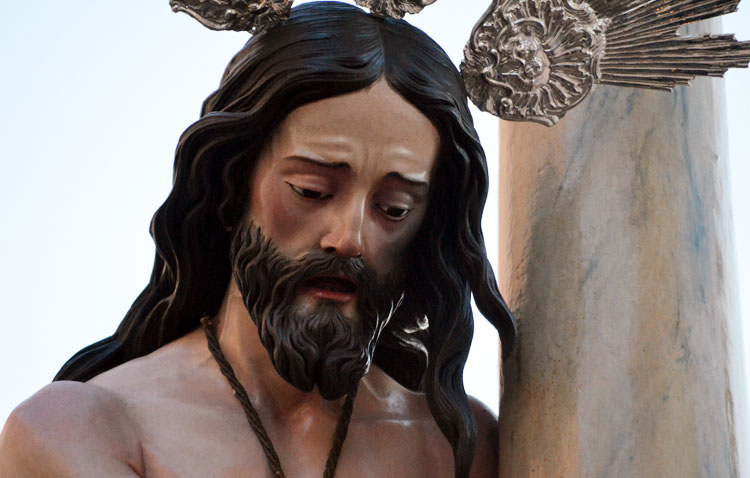 Tarde penitencial en Utrera con el vía crucis del Consejo de Hermandades