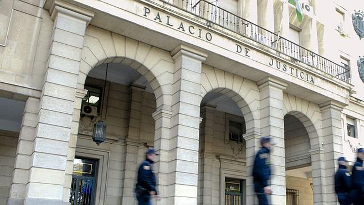 Seis años de cárcel por estafar 37.000 kilos de pollo y revenderlos en establecimientos de Utrera