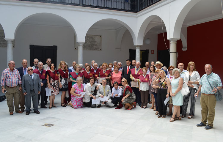 Un centenar de alumnos finalizan el curso académico en el Aula de la Experiencia