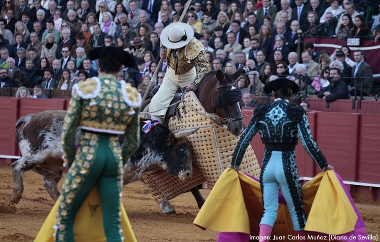 El picador utrerano Aurelio Cruz, en la cita taurina más importante de la temporada en la Maestranza de Sevilla