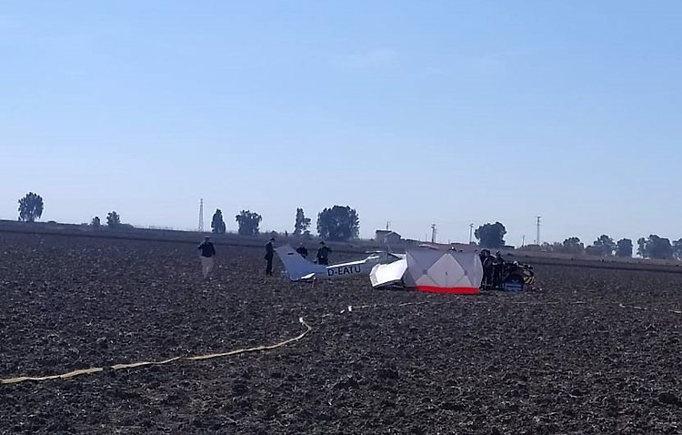Fallece un joven cerca de la pedanía utrerana de Pinzón al precipitarse la avioneta que pilotaba