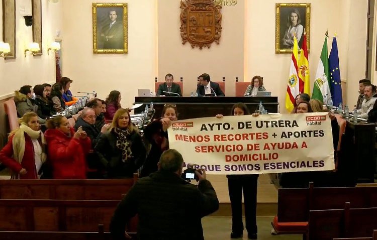 Los empleados de ayuda a domicilio piden al Ayuntamiento que colabore económicamente con la empresa para «mejorar» el servicio