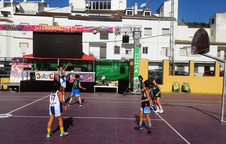 El Club Baloncesto Utrera participa en el exitoso torneo nacional 3×3