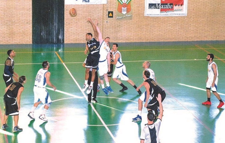 baloncesto-utrera-benahavis-playoffs-ascenso-salto-inicial