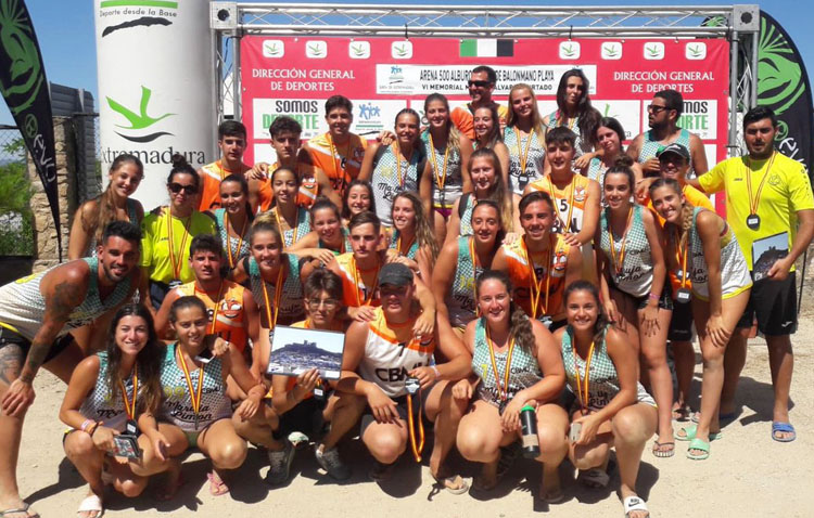 El Club Balonmano Playa Utrera arrasa en el Arena 500 de Alburquerque