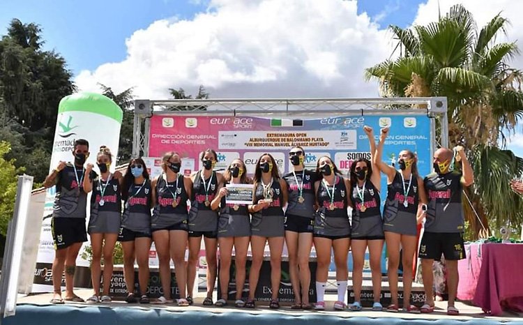 Nuevo hito del equipo femenino del Club Balonmano Playa Utrera al liderar la clasificación europea