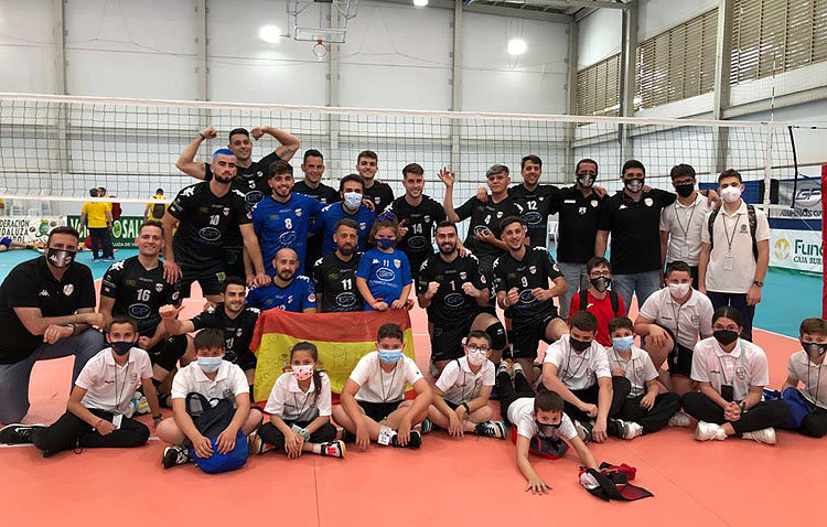 C.V. UTRERA 3 – 0 C.V. ROQUETES: El Club Voleibol Utrera gana brillantemente en su debut y se clasifica para semifinales [GALERÍA]