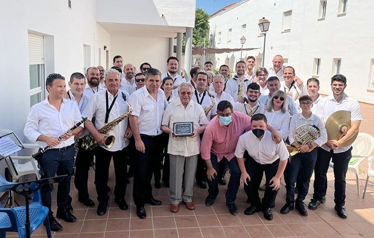 La banda ‘Ciudad de Utrera’ celebra su 30º aniversario con un homenaje al maestro Felipe Piñero