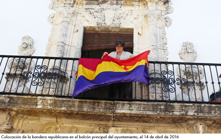 La asociación «Construyendo RedPública» pide que la bandera republicana ondee en el ayuntamiento y en la entrada a Utrera