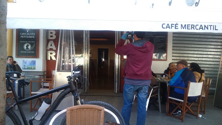 Asaltan un bar de la plaza del Altozano y roban cientos de euros de recaudación de la caja