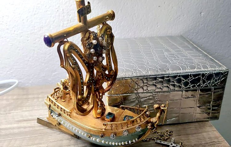 La sevillana hermandad de la Sed recupera el barquito para su Virgen de Consolación tras el robo sufrido en 2020