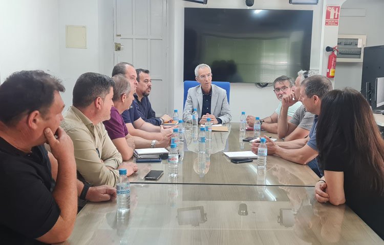 Los trabajadores españoles de la base de Morón reivindican en Utrera su estabilidad laboral y la revisión de los acuerdos