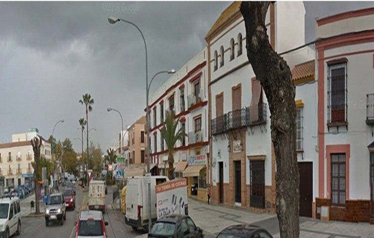 La Guardia Civil precinta un bazar de alimentación en la avenida María Auxiliadora