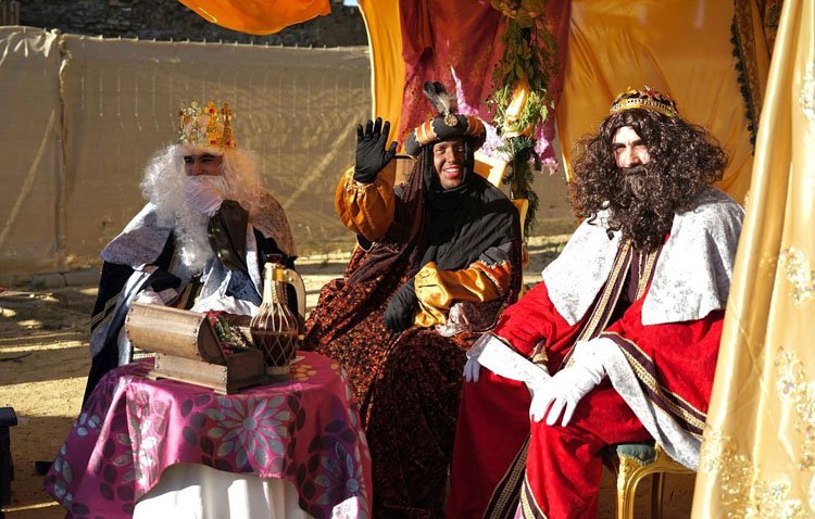 El belén viviente de la Quinta Angustia abre las puertas de su novena edición en el castillo de Utrera