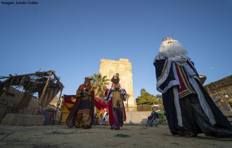 El belén viviente de la Quinta Angustia abre las puertas de su séptima edición en el castillo de Utrera