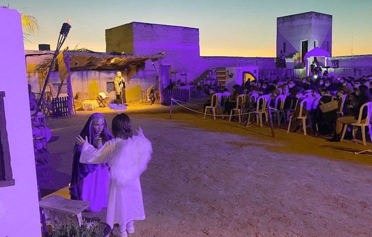 Utrera echa la vista atrás para recrear el nacimiento del Niño Jesús en el castillo