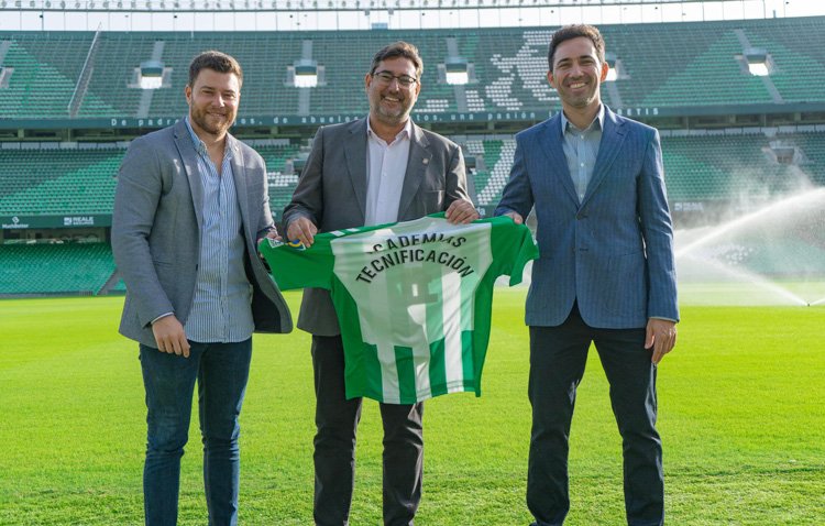 El Betis pondrá en marcha una academia de tecnificación de fútbol en Utrera