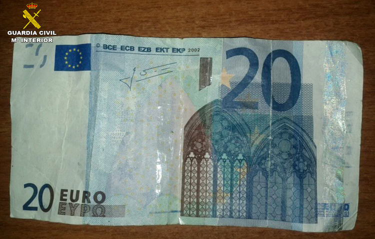 Detenido un utrerano por pagar con billetes falsos de 20 euros