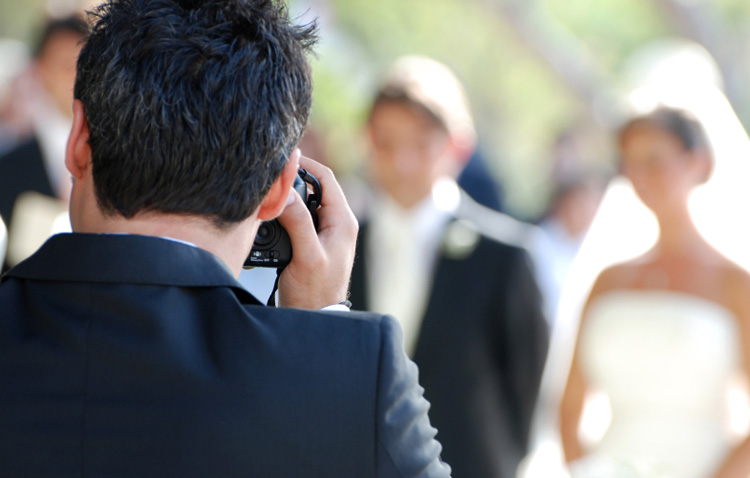 Detenido por robar a un fotógrafo de Utrera el material de trabajo en una boda