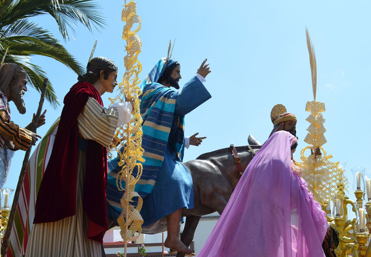 Una campaña de la Trinidad para inundar Utrera de palmas el Domingo de Ramos