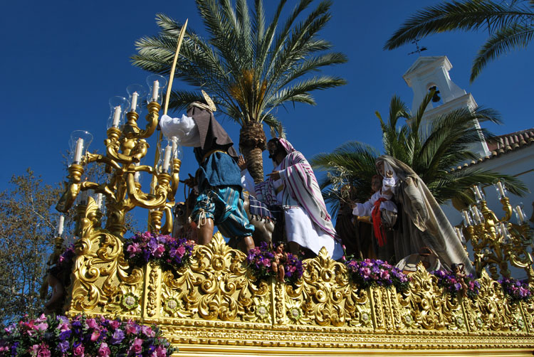El problema endémico con los bares de copas empañó un glorioso Domingo de Ramos (GALERÍA)