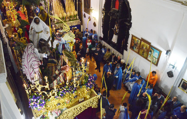 La amenaza de lluvia deja al Domingo de Ramos utrerano sin ver el nuevo paso de la Borriquita