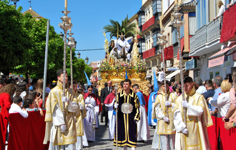 Utrera cumple la tradición del Domingo de Ramos con grandes estrenos en el inicio de la Semana Santa (GALERÍAS Y AUDIOS)