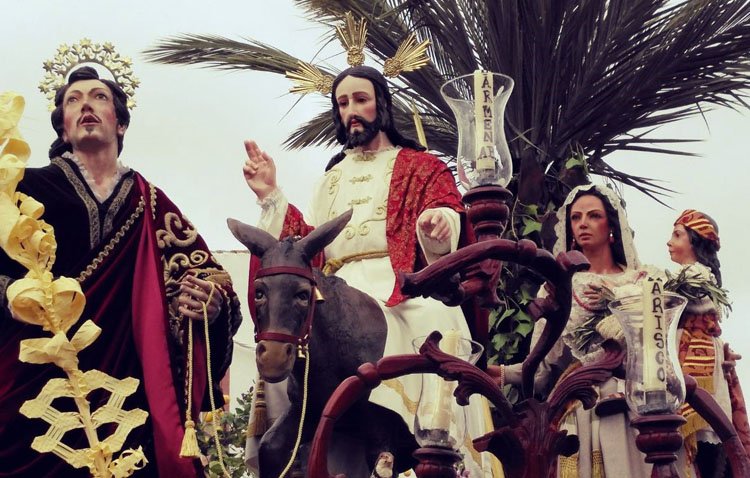 La pedanía utrerana de Trajano se prepara para la procesión extraordinaria de la Borriquita