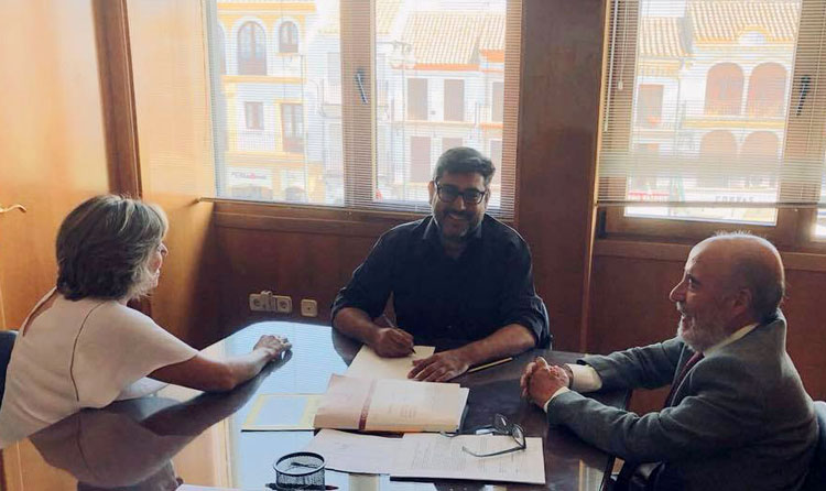 El Ayuntamiento firma la compra de las 48 viviendas sociales de Brigadas Internacionales