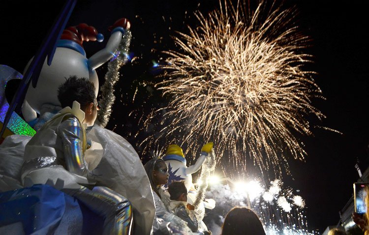 Ilusión a raudales en Utrera con una cabalgata de Reyes Magos de la que presumir [GALERÍA FOTOGRÁFICA Y AUDIO]