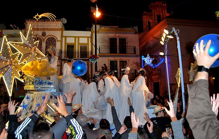 Las carrozas de la cabalgata de los Reyes Magos no podrán lanzar balones por motivos de seguridad