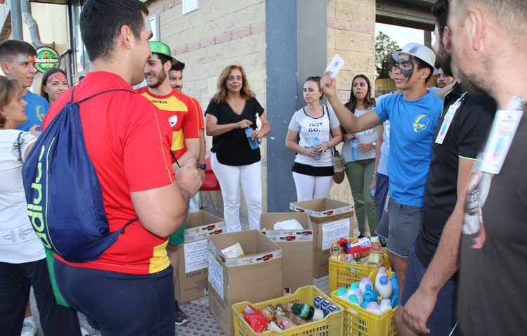 Más de 7.000 kilos de alimento y 1.000 pares de zapatos para la labor caritativa de las Hermanas de la Cruz