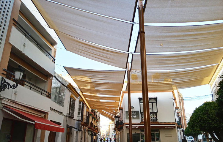 Los nuevos toldos de la calle Virgen de Consolación permitirán «un gran ahorro energético para comerciantes y viviendas» (VÍDEO)