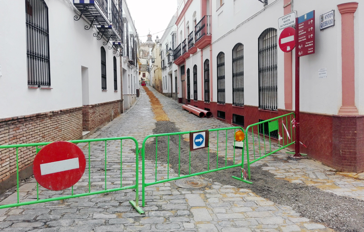 La calle Antón Quebrado, en obras hasta el próximo verano