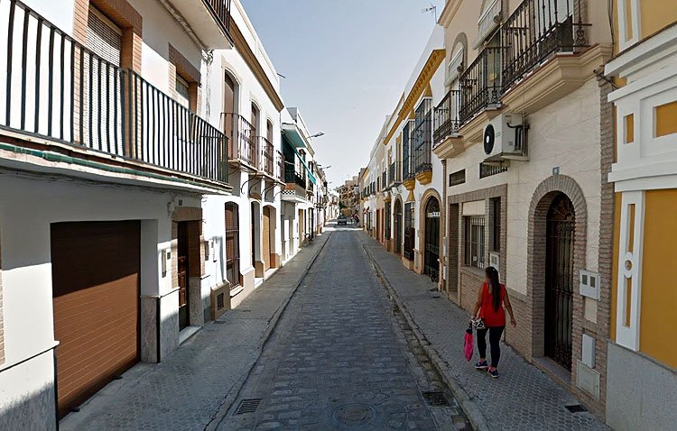Los vecinos de la calle Cristóbal Colón solicitan al Ayuntamiento de Utrera la peatonalización de esta vía