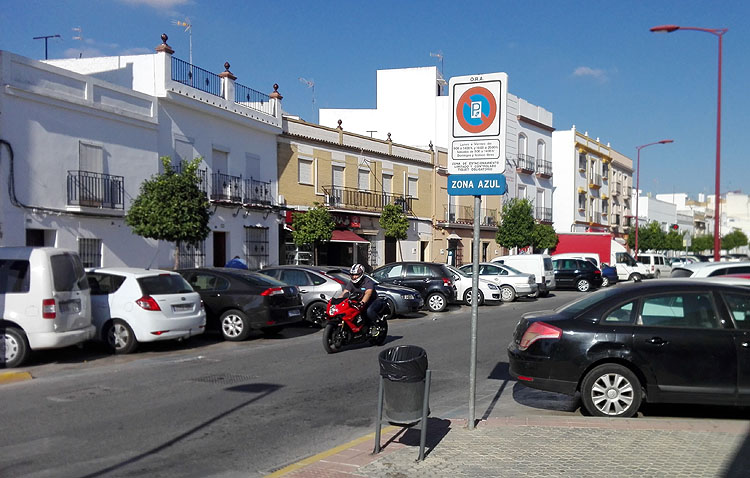 Podemos acusa al gobierno de «privatizar» las calles de Utrera con la implantación de la zona azul