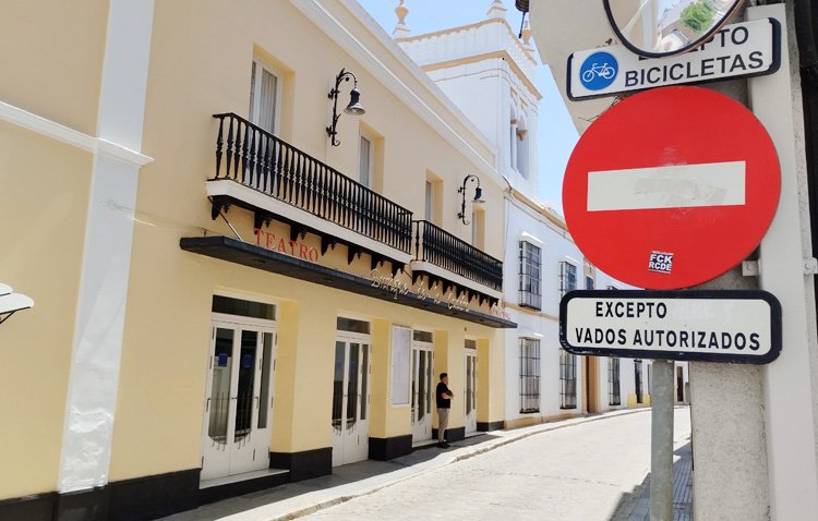 La calle Sevilla, historia de una peatonalización fallida