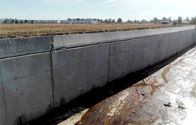 Nuevas grietas en el desvío del arroyo Calzas Anchas