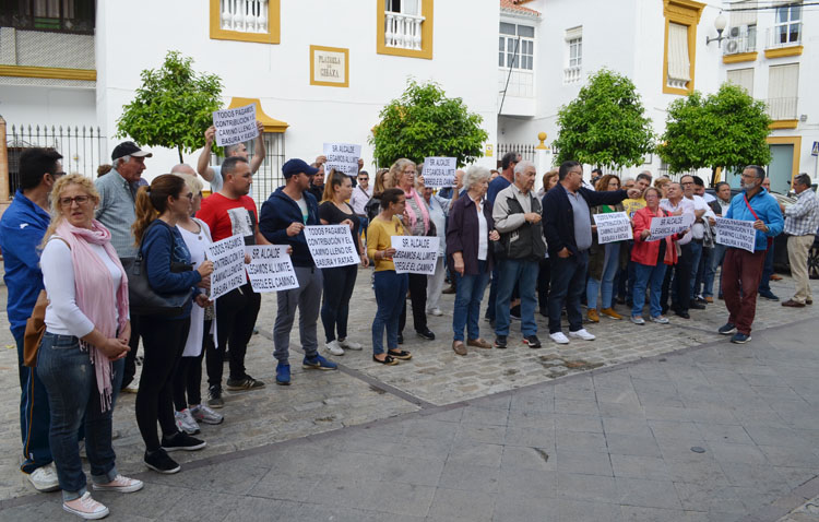 Sin fecha para el arreglo del camino de Los Molares pese a las protestas de decenas de vecinos afectados