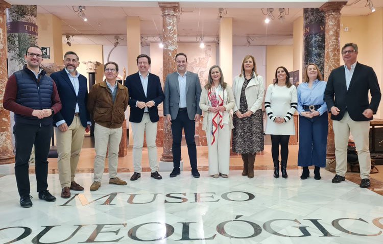 El concejal de Turismo defiende el «envidiable» patrimonio de arte sacro de Utrera